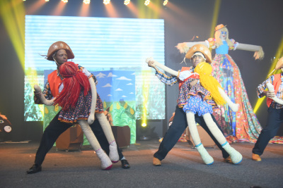 Apresentações do Festival Estadual Nossa Arte das Apaes Diversidade e criatividade marcaram as apresentações dos alunos das Apaes no Festival Estadual Nossa Arte