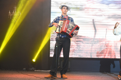 Apresentações do Festival Estadual Nossa Arte das Apaes Diversidade e criatividade marcaram as apresentações dos alunos das Apaes no Festival Estadual Nossa Arte