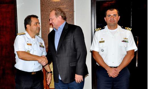 Mauro Carlesse recebeu o vice-almirante Wladmilson Borges de Aguiar, comandante do 7º Distrito Naval e o capitão de Fragata Cláudio Alberto Teixeira Ramos, capitão dos Portos do Araguaia/Tocantins
