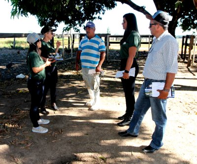 Equipe do Comitê do Fogo orienta proprietários rurais sobre os malefícios do fogo