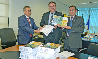 Entrega do Relatório das Contas Consolidadas do governador foi entregue ao TCE – Antônio Gonçalves/Governo do Tocantins Entrega do Relatório das Contas Consolidadas do governador foi entregue ao TCE