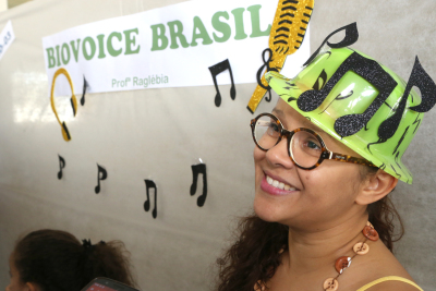 “Biovoice Brasil” integra as disciplinas de Biologia, Língua Portuguesa e Física, e foi idealizada pela professora Raglébia Moraes “Biovoice Brasil” integra as disciplinas de Biologia, Língua Portuguesa e Física, e foi idealizada pela professora Raglébia Moraes
