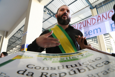 A eletiva apresentada pelo professor Rodrigo Gomes foi inspirada no livro ‘Os Bruzundangas’, de Lima Barreto A eletiva apresentada pelo professor Rodrigo Gomes foi inspirada no livro ‘Os Bruzundangas’, de Lima Barreto
