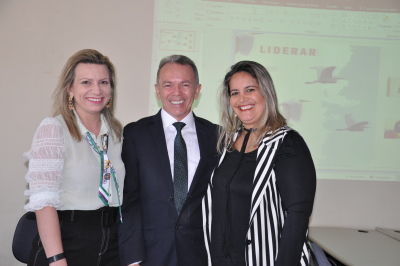 Presidente Juliana Matos, Secretário Edson Cabral e Vice-presidente Ana Helena de Lucena A ATR recebeu o Secretário Edson Cabral como palestrante do 1ª encontro