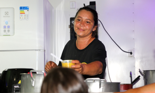Carlos Eller Há menos de dois anos com um food truck, Flávia Gonçalves levou o negócio para a festa, oferecendo um cardápio variado
