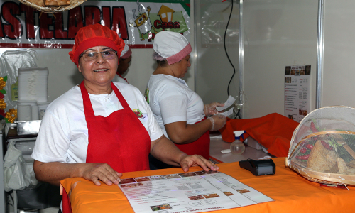 Washington Luizm 01_500.jpg Maria Ribeiro levou 20 sabores de pastéis, com destaque para o