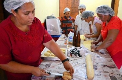 Projeto também conta com a oferta de cursos profissionalizantes Projeto também conta com a oferta de cursos profissionalizantes