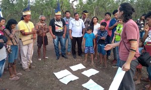 Lívia Iwasse representou a Adetuc; ao lado, Srewe, Dakburôikwa e o vereador Ivan Xerente Lívia Iwasse representou a Adetuc; ao lado, Srewe, Dakburôikwa e o vereador Ivan Xerente