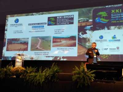 O presidente do Fórum Tocantinense de Comitês de Bacias Hidrográficas, Itamar Xavier, apresenta o case do Tocantins durante o ENCOB, em Foz do Iguaçu (PR) (Mario Roberto/CBH Lontra e Corda)