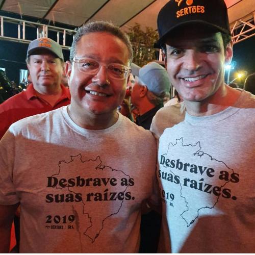 Divulgação Adetuc Presidente da Adetuc, Tom Lyra e o ministro do turismo Marcelo Álvaro Antônio durante o Rally Sertões no Jalapão