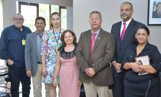 Tom Lyra com a representante da empresa Passaredo para discutir ampliação de rotas no Estado 