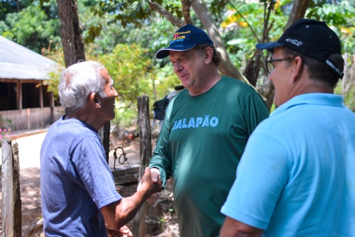 Davi Mendes se surpreendeu com a chegada do Governador a sua fazenda Davi Mendes se surpreendeu com a chegada do Governador a sua fazenda