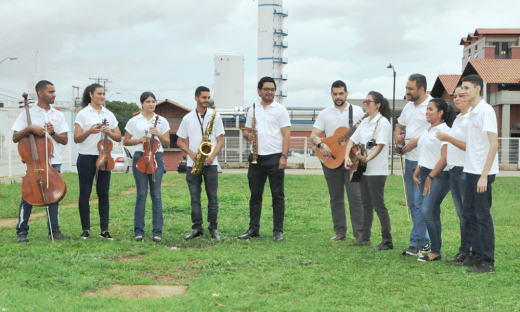 : O grupo “Músicos da Alegria” leva emoção por meio da música à pacientes, acompanhantes e servidores : O grupo “Músicos da Alegria” leva emoção por meio da música à pacientes, acompanhantes e servidores