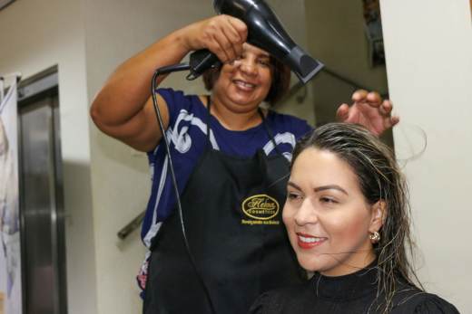 Servidora Nájila Barros acha que é importante tirar um dia para cuidar da beleza 