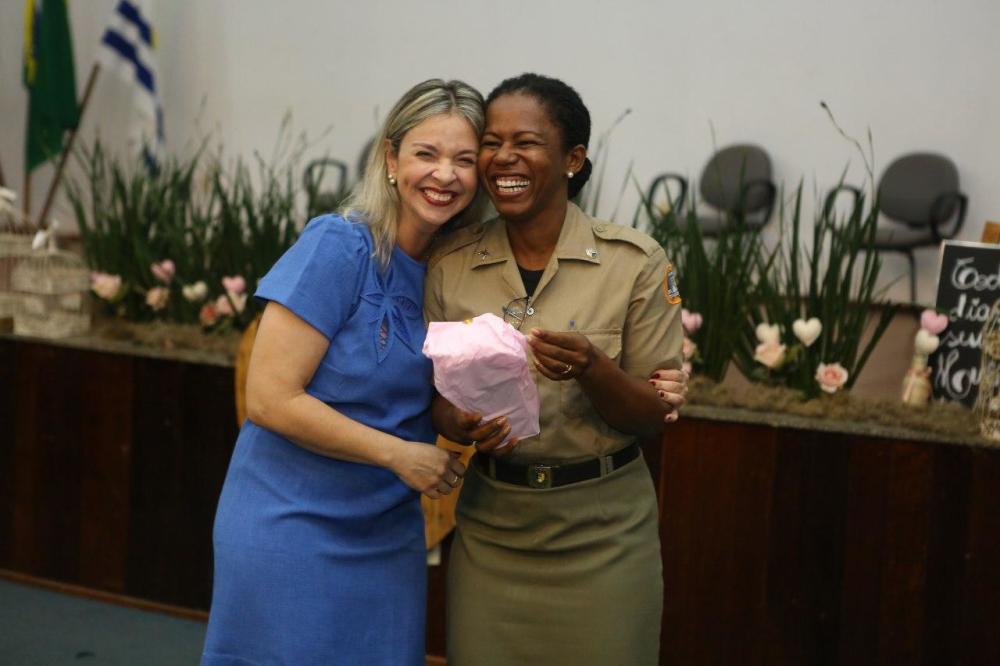 Polícia Militar homenageia policiais militares femininas e 