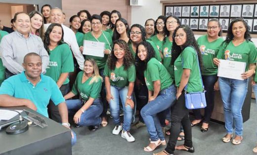 Mulheres de Dianópolis recebem certificados de conclusão de curso