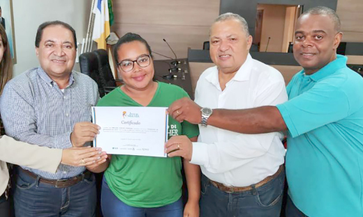 Mulheres de Porto Nacional recebem certificados de qualificação 