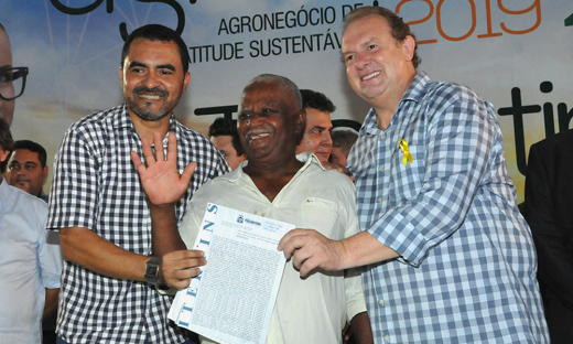 De autoria do Executivo Estadual, a Lei nº 3.525 garante segurança jurídica e busca resgatar a dignidade e a cidadania das pessoas que vivem há décadas em suas propriedades e não puderam requerer o título definitivo de suas terras 
