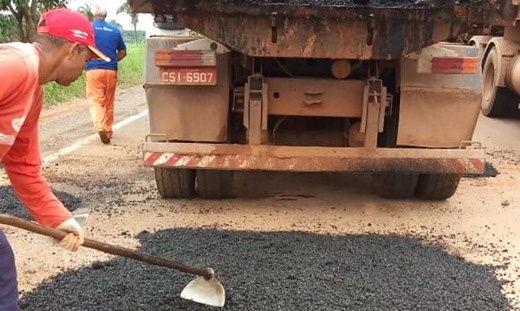 Equipes da Ageto também estão realizando serviços de tapa-buracos