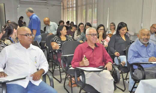 A superintendente de Vigilância em Saúde da SES, Perciliana Bezerra, participou da reunião e explicou a situação do Estado a respeito do Coronavírus (Covid-19)