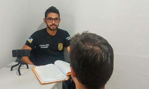 Delegado José Lucas conduz oitiva com a utilização de dispositivo eletrônico