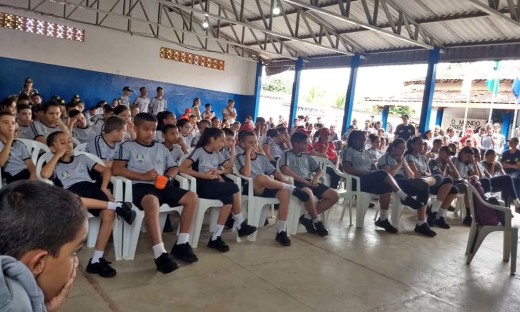Alunos do Colégio Militar, em Guarai, recebem orientações sobre Educação Financeira