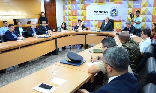 O secretário de Estado da Saúde, Edgar Tollini, afirmou em sua fala que não é momento de alarde, nem de propagar notícias falsas