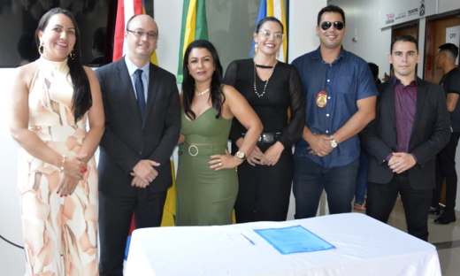 Diretora da Papiloscopia, Naídes Cesar, secretário Cristiano Sampaio, prefeita Ildislene Santana, sup. Polícia Científica, Dunya Spricigo, Del. Reg. de Paraíso, Bruno Baeza e Del. de Caseara e Araguacema, Antônio Onofre