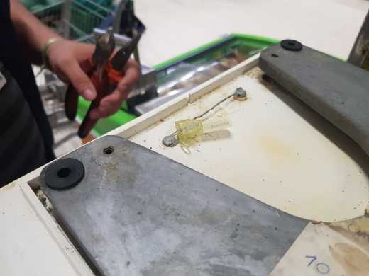 Equipe de Instrumentos da AEM verifica balanças comerciais   