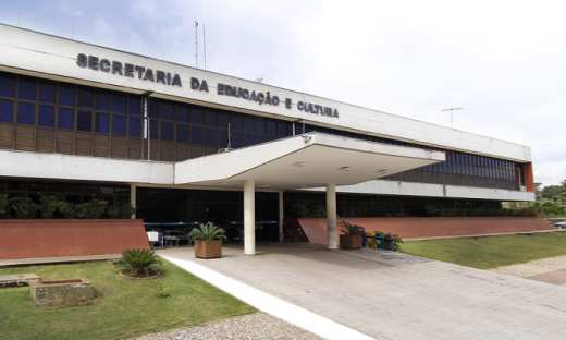 O Governo vai fazer a aquisição e a entrega de cerca de 100 mil kits de alimentos aos estudantes da rede estadual de ensino, tendo em vista a privação de alimentação escolar, decorrente da suspensão de aulas no Tocantins
