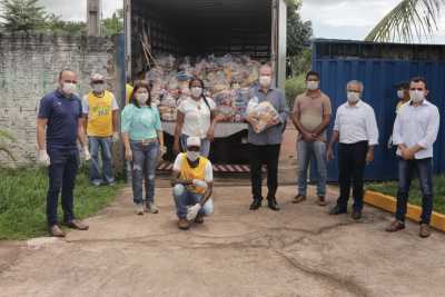 Ao todo serão entregues 100 mil kits de alimentos nos 139 municípios tocantinenses Ao todo serão entregues 100 mil kits de alimentos nos 139 municípios tocantinenses