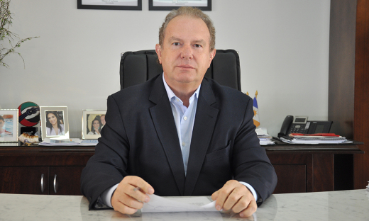Atos do governador Mauro Carlesse efetivaram ações na área da Saúde e no funcionamento dos serviços públicos ofertados pelo Estado, deixando a decisão sobre o fechamento do comércio para as autoridades municipais
