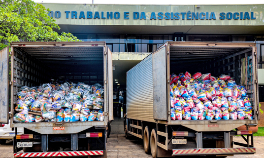 Caminhões carregados saíram nessa sexta-feira, 27, e os alimentos têm como objetivo atender a população idosa