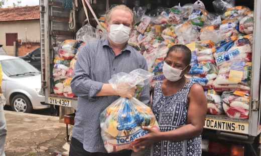 Governador Mauro Carlesse inicia entrega de kits de alimentos a estudantes da rede estadual 
