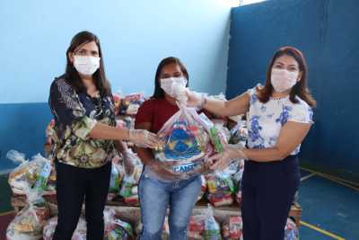 Os kits estão sendo entregues para os responsáveis pelos estudantes matriculados na rede estadual de ensino Os kits estão sendo entregues para os responsáveis pelos estudantes matriculados na rede estadual de ensino