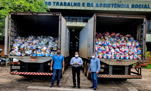 Secretário José Messias Araújo e secretário executivo Tiago Costa coordenam envio de cestas básicas aos municípios 