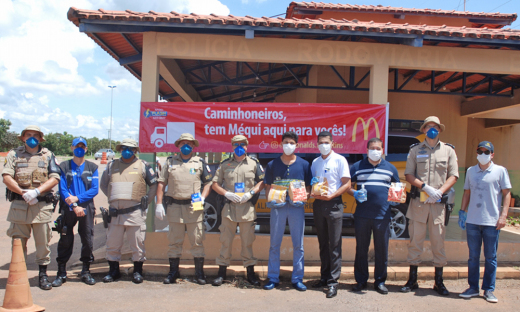 Equipe que participou da distribuição dos lanches