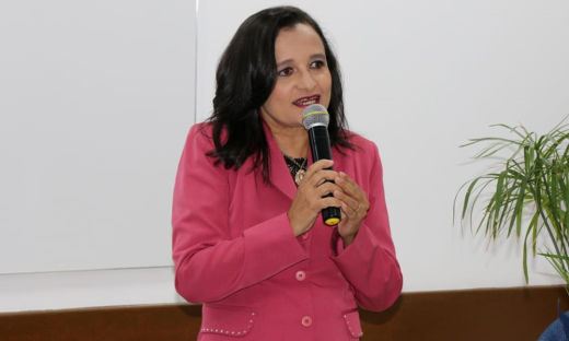 Técnica de gestão do Bolsa Família no Tocantins, Régina Mercês Aires, ressalta a importância de só baixar o aplicativo quem atender as condições  de acesso  ao benefício