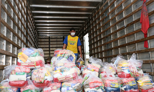 Distribuição de kits para os estudantes da rede estadual teve início no final de março