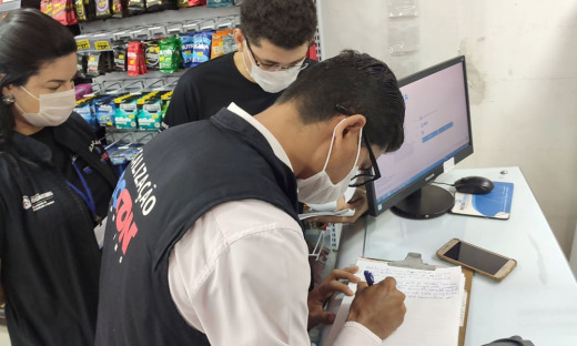 Prática de preços abusivos leva farmácia a aumentar em mais de 460% o preço nas vendas de máscaras