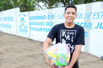 O estudante Paulo Ricardo Rodrigues Silva destacou a importância dos kits na sua rotina durante a pandemia O estudante Paulo Ricardo Rodrigues Silva destacou a importância dos kits na sua rotina durante a pandemia