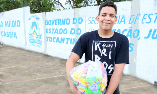 Estudante Paulo Ricardo Rodrigues Silva destacou a importância dos kits na sua rotina durante a pandemia   