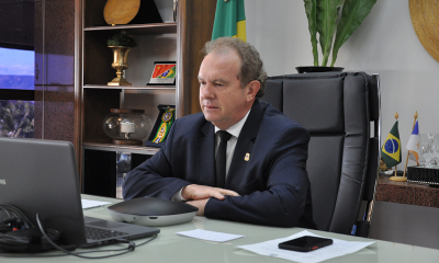 Foto 01 Governador Mauro Carlesse, junto com Comitê de Crise, prorroga suspensão das aulas até 29 de maio.