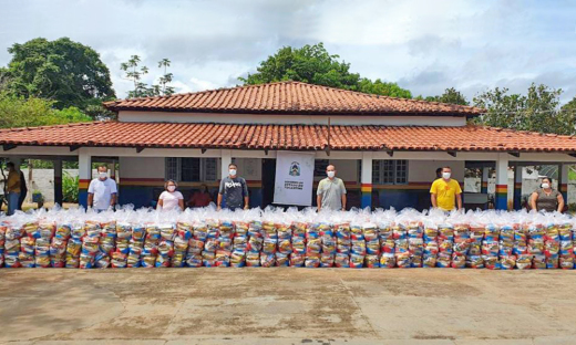 Entrega das cestas básicas no CRAS de Carmolândia