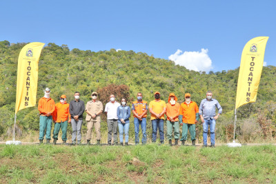 1_400.jpg Representantes dos órgãos ambientais participaram da execução do aceiro negro na TO-010