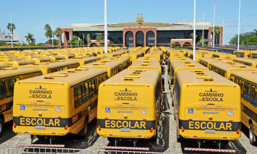 Governador Carlesse autoriza transporte escolar urbano gratuito e seguro para estudantes da rede estadual nas 3 maiores cidades do Tocantins