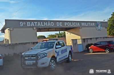 viatura de rádio patrulha deslocando para o patrulhamento.