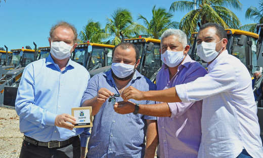 O prefeito de Ponte Alta do Tocantins, Kleber Rodrigues, destacou a importância do trabalho conjunto entre Estado, parlamentares e prefeituras em melhorar a trafegabilidade da região