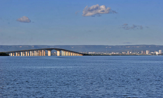 Ocorrência de botos nas águas do lago da Usina Hidrelétrica Luiz Eduardo Magalhães, pode se relacionar a redução de pessoas e embarcações na orla do lago