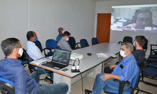 Representantes da Adapec e do Fundeagro participam de webconferencia